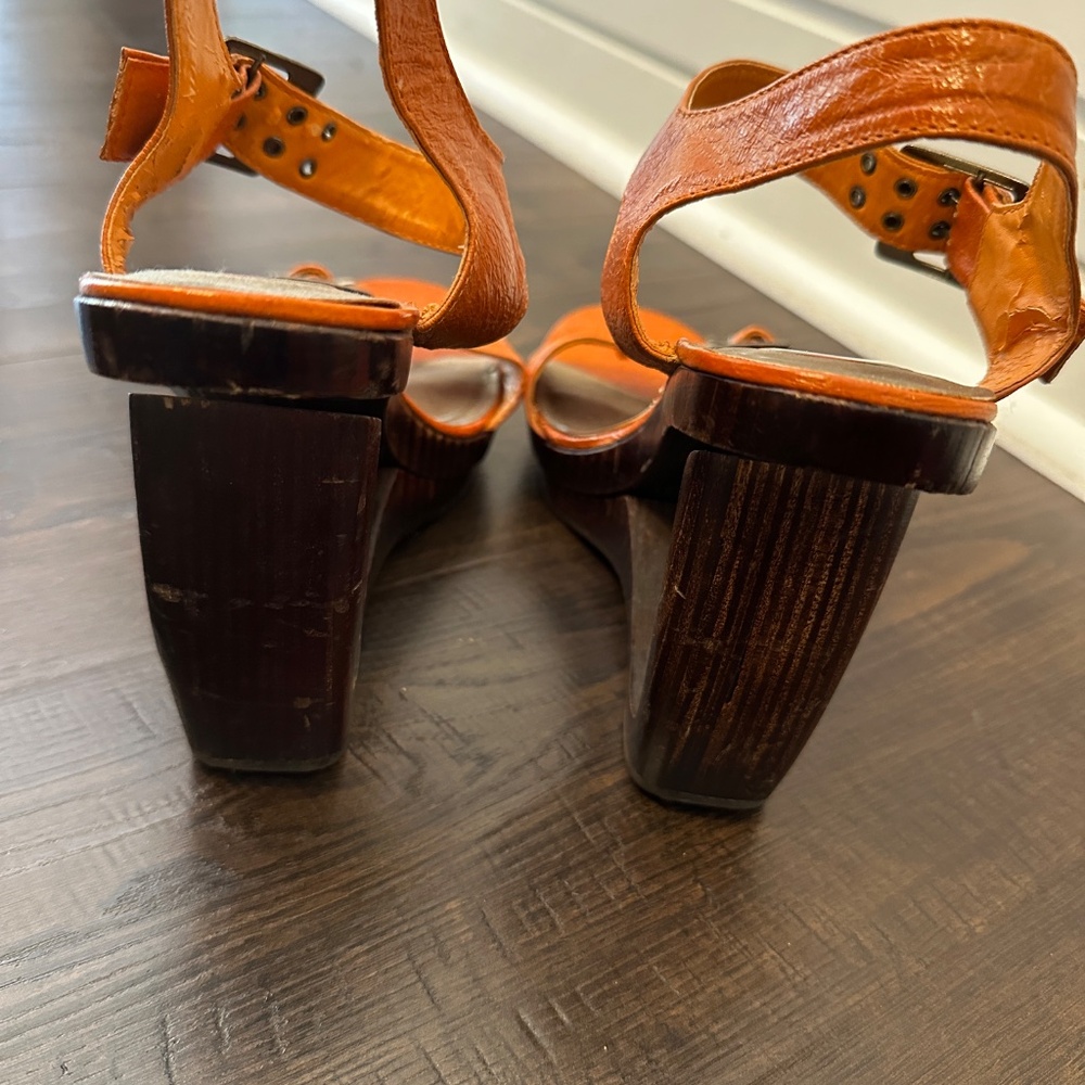Two Lips Shoes - Picture 3 of 6
